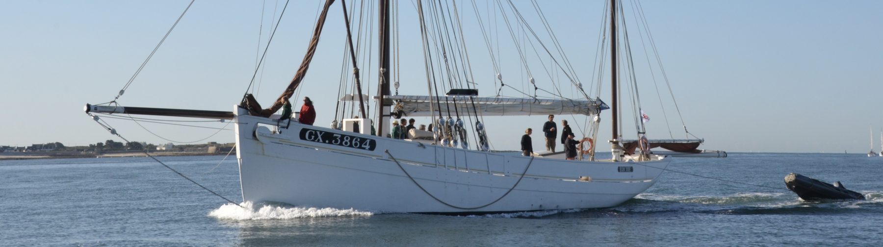 Houten zeilboot op Le Blavet bij Lorient