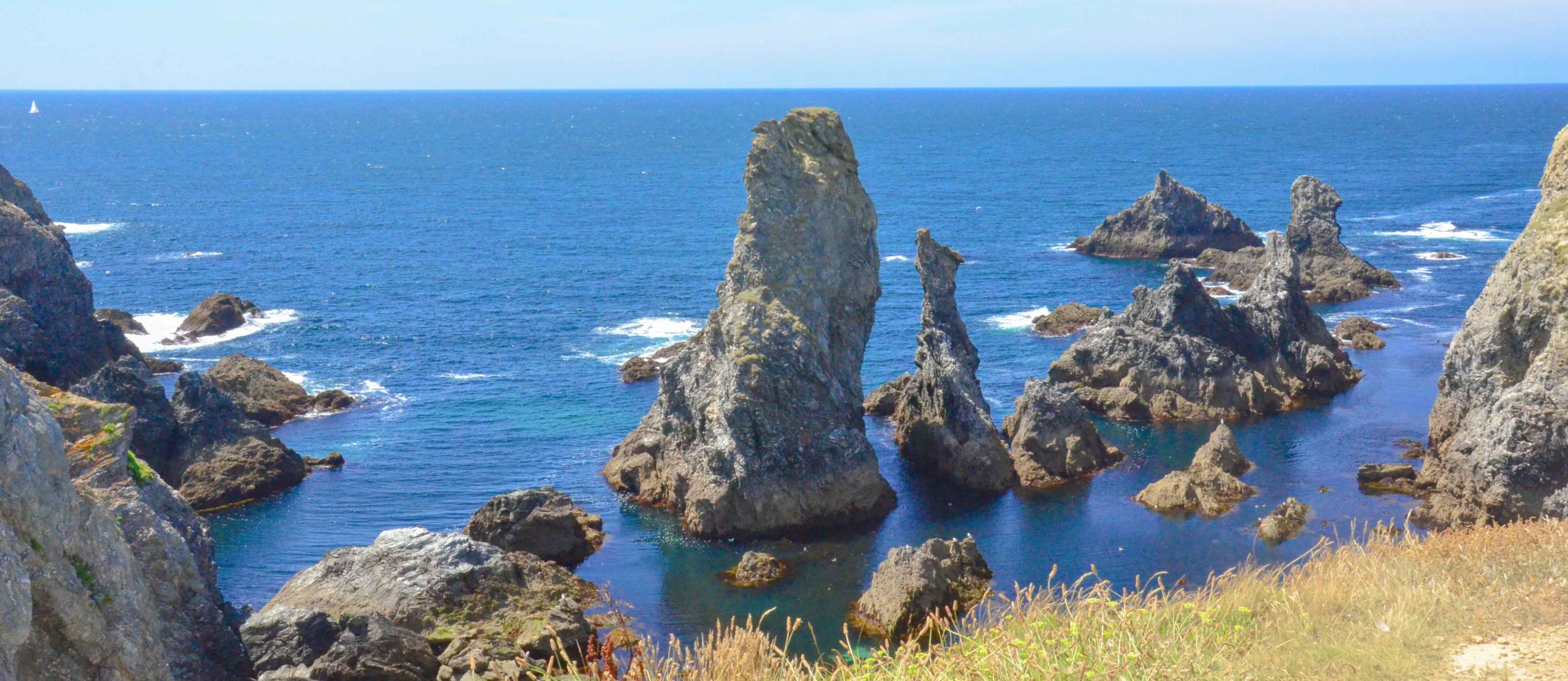 Monets ‘Pyramides du Port Coton, Côte Sauvage, Belle Île