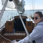 Annick zeilt de Kwintessens naar huis