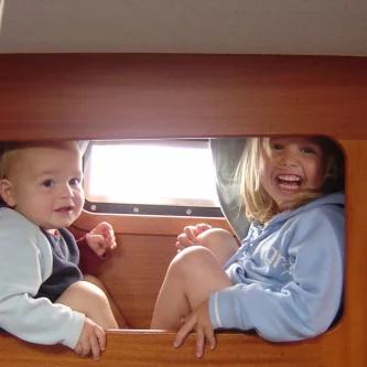 Zeilen met kleine kinderen